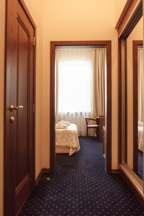 Amsterdam Otel 4*